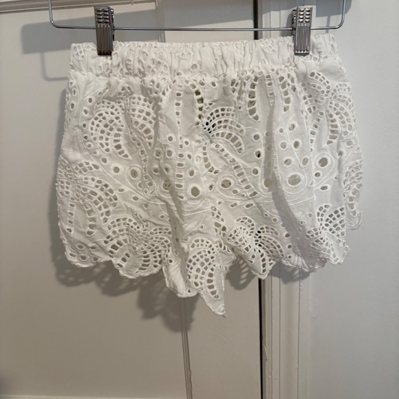 Farm Rio Anglaise Eyelet Shorts in White- XS - Picture 3 of 4
